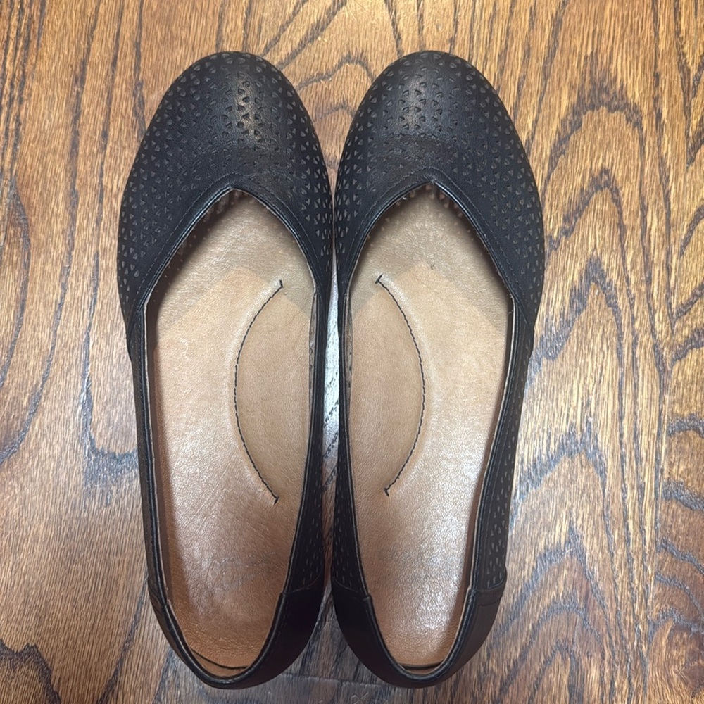 Dansko Women Size 38 US ballet flat shoe leather neely Perforated black